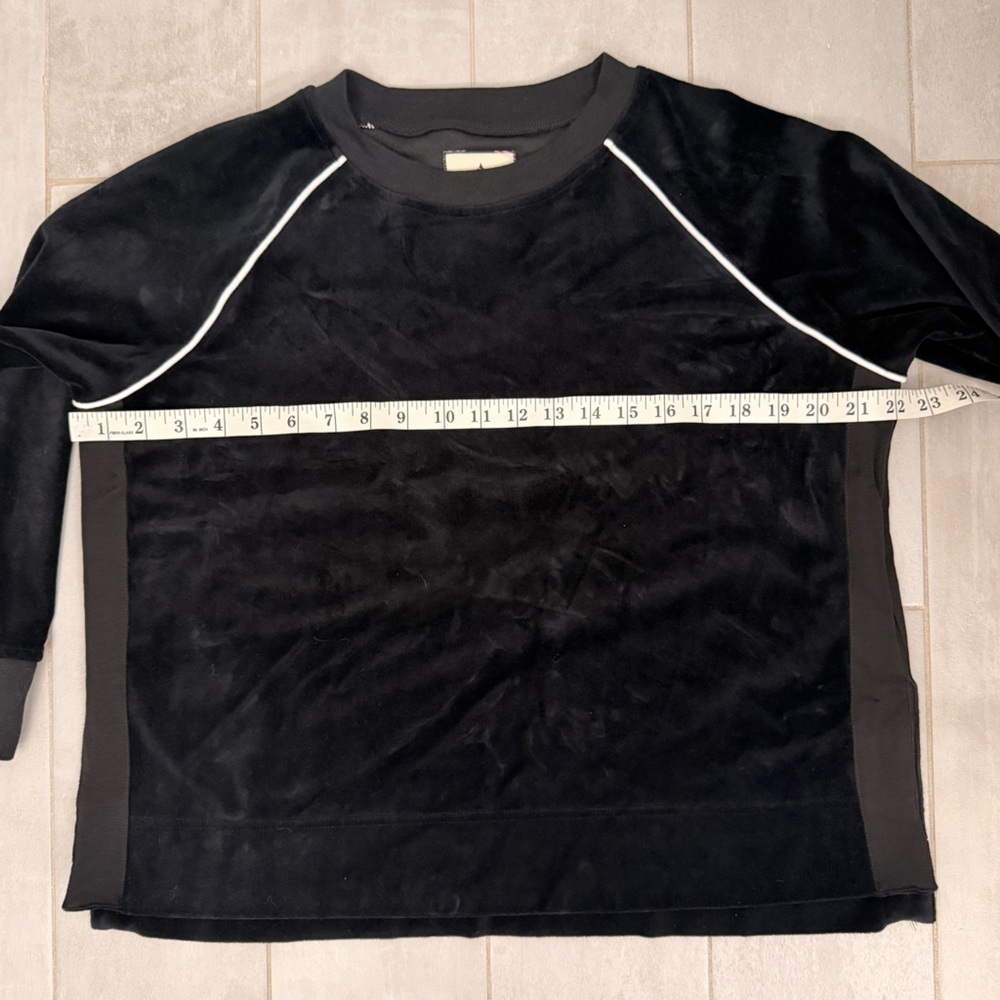 Tuckernuck Velvet Long Sleeve Sweater Black Size Small - Picture 5 of 6